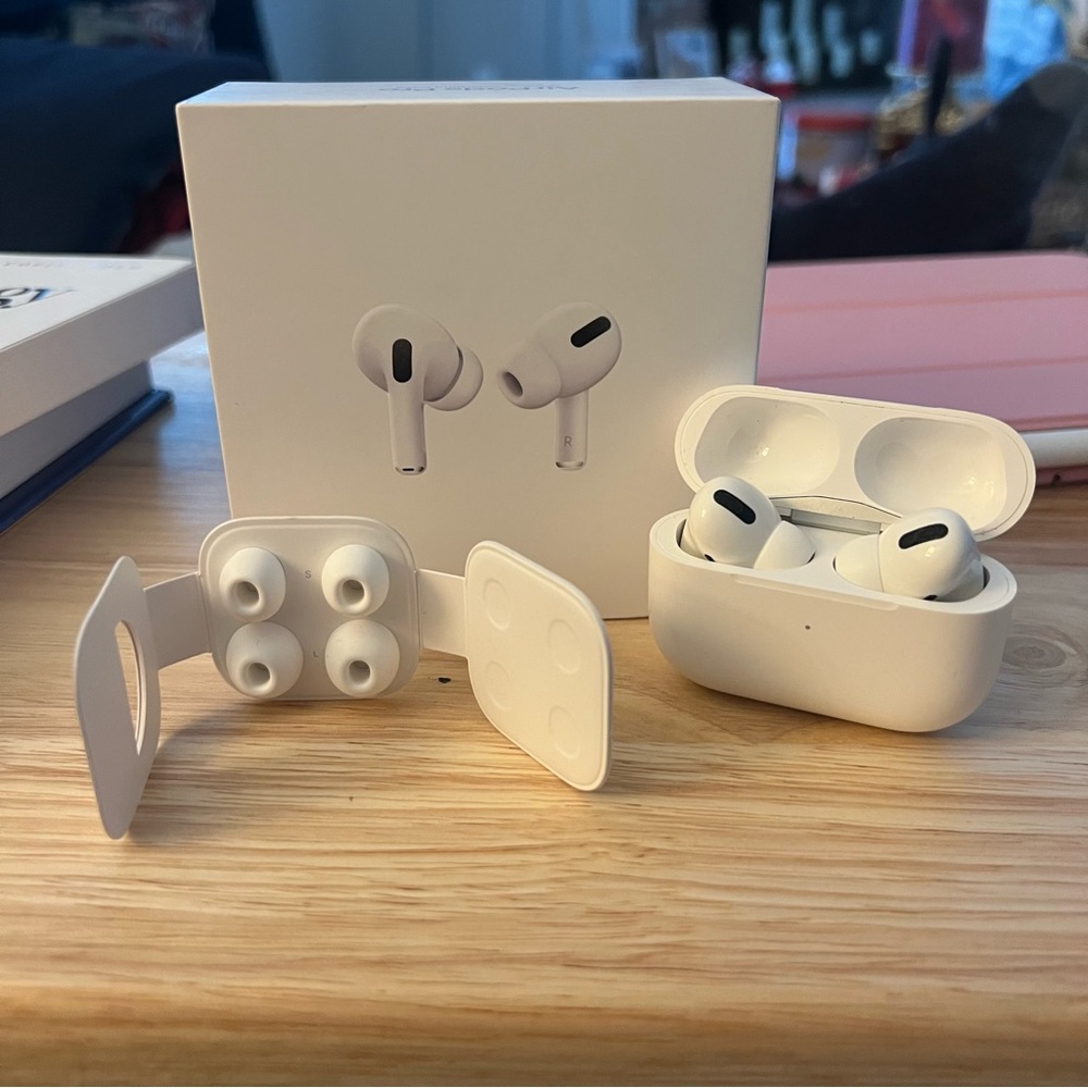 Apple AirPods Pro (1st Generation)